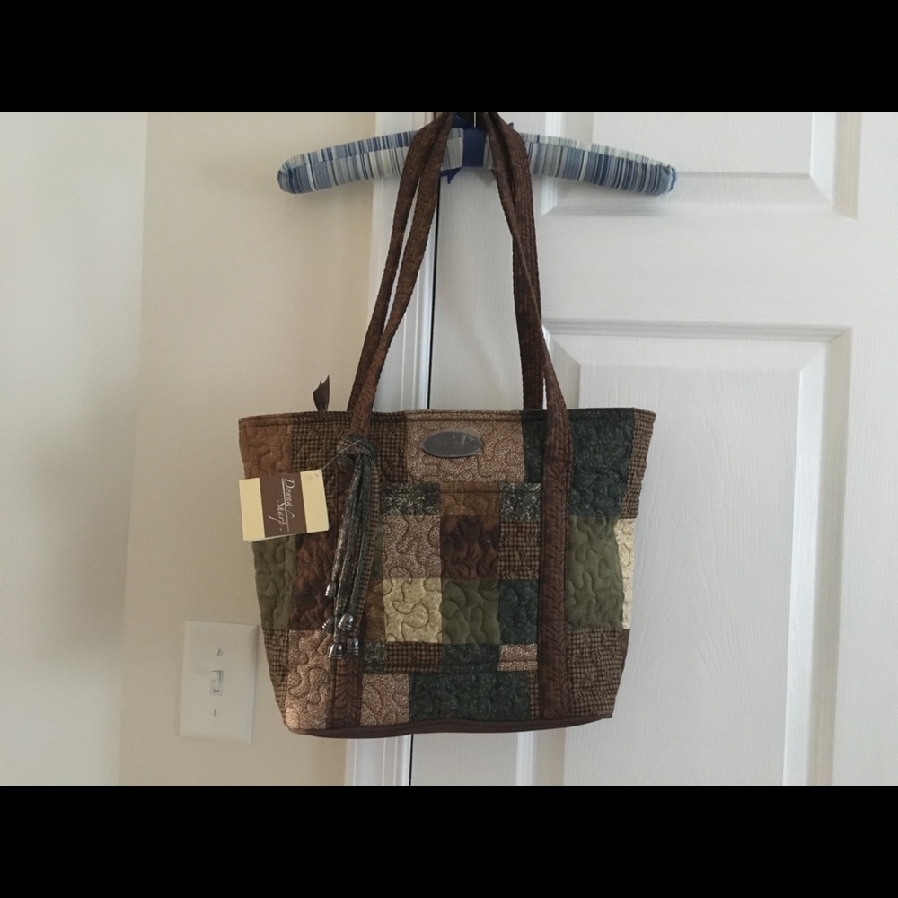 NWT Donna Sharp quilted pocket book